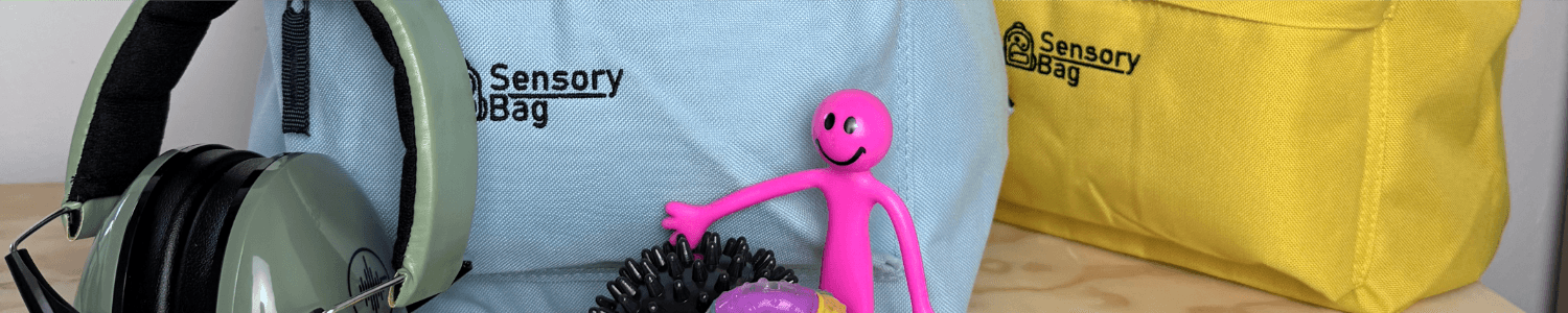 Der Sensory Bag in gelb und blau mit Sinnesspielzeugen